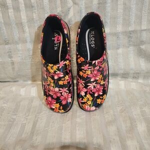 Klogs Women's Floral Clogs - Black and Pink